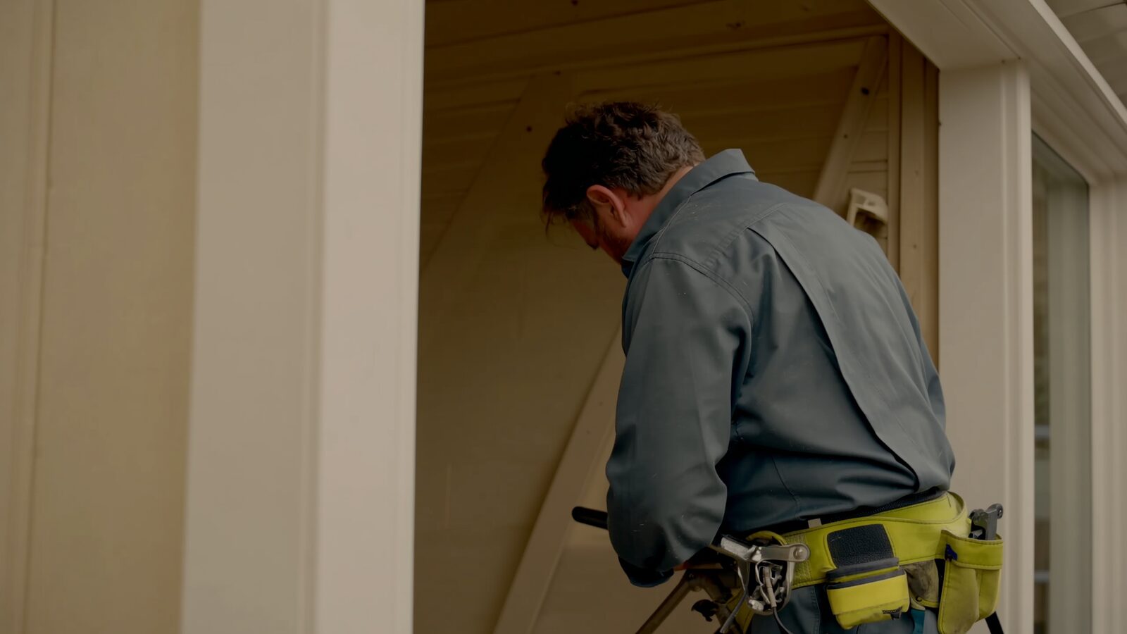Restoration technician illustrating: A restoration company and a general contractor are not the same thing